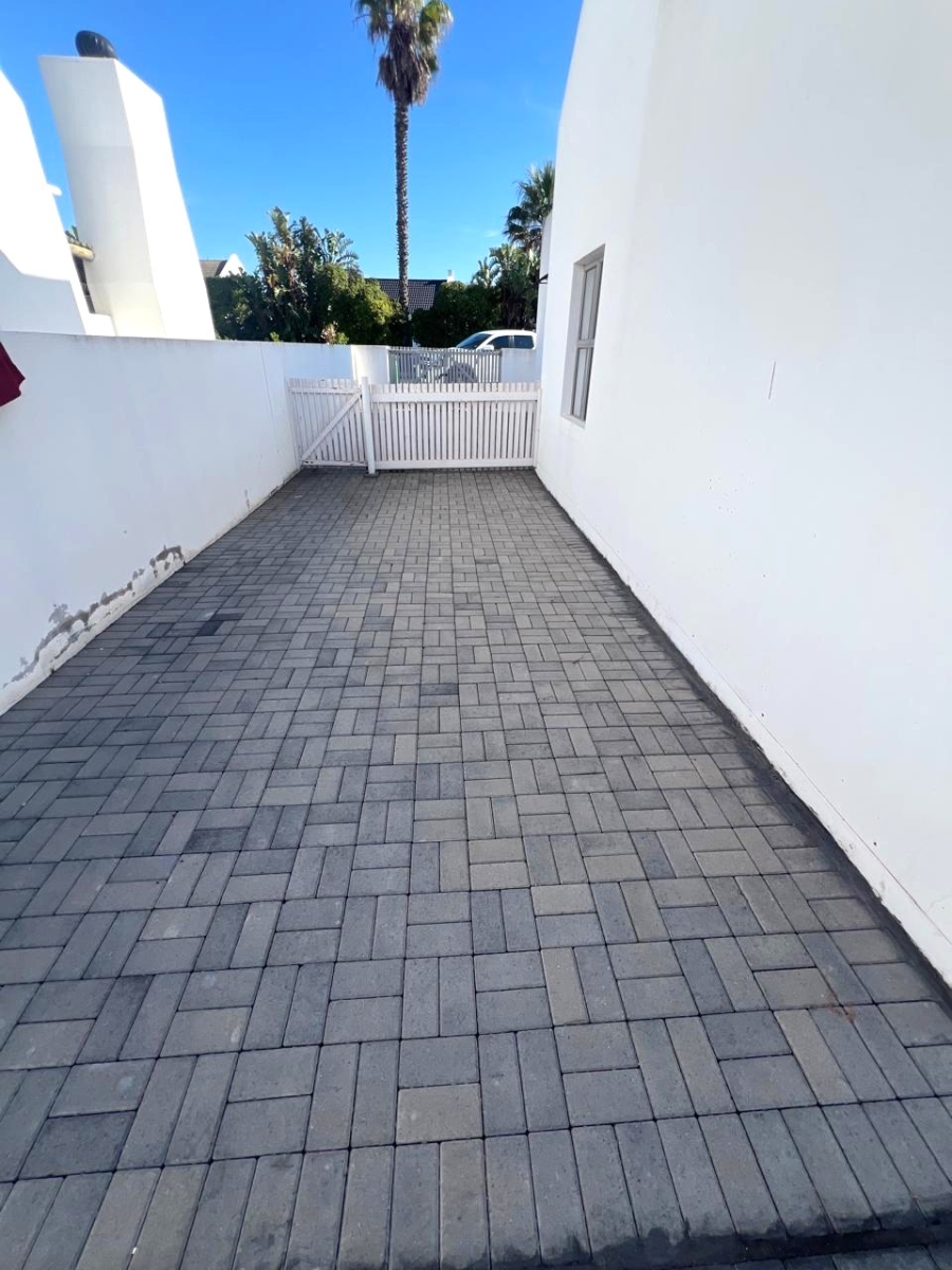 4 Bedroom Property for Sale in Golden Mile Western Cape